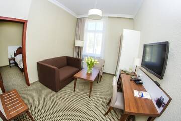 Фото номера Улучшенный двухместный номер с 2 отдельными кроватями Отель Jantar Hotel &amp; SPA by Zdrojowa г. Колобжег 5