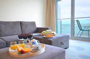 Фото номера Апартаменты с балконом и видом на море Отель Hotel Hanseatic - Adults Only г. Колобжег 3