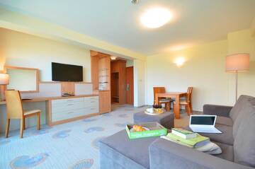 Фото номера Апартаменты с балконом Отель Hotel Hanseatic - Adults Only г. Колобжег 2